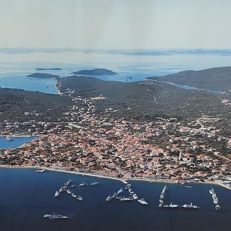 Fina M Studio Apartman Kali Buitenkant foto