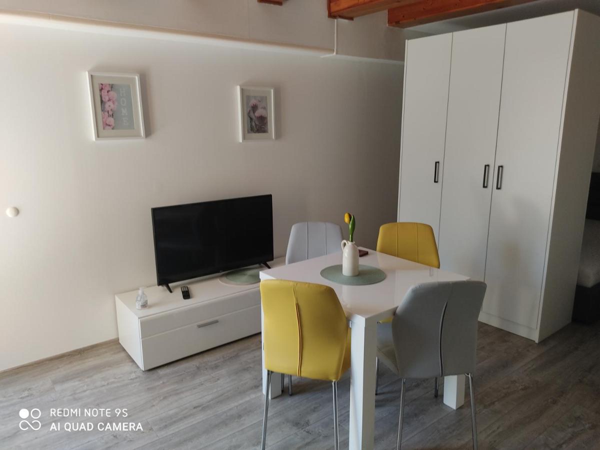 Fina M Studio Apartman Kali Buitenkant foto