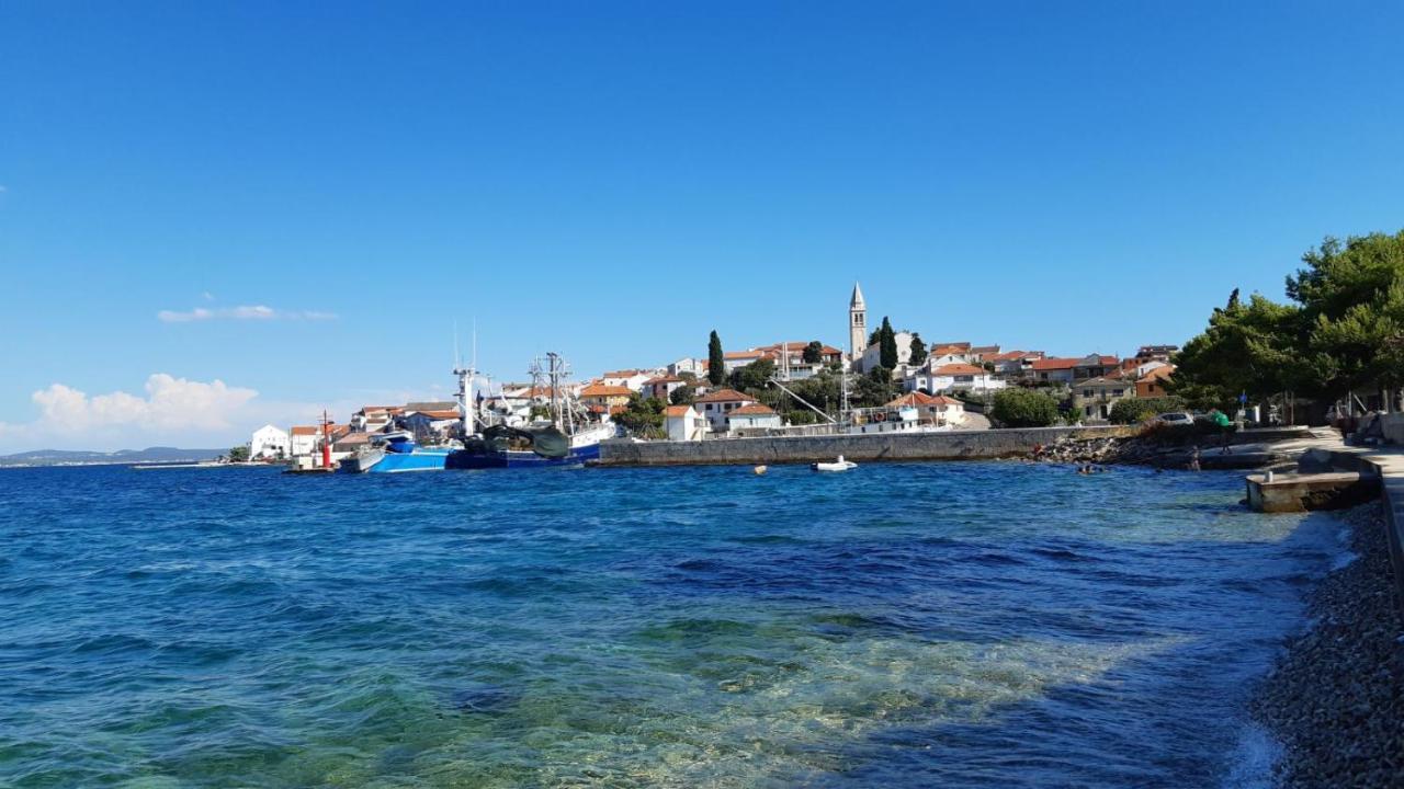 Fina M Studio Apartman Kali Buitenkant foto