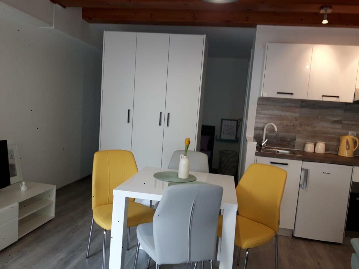 Fina M Studio Apartman Kali Buitenkant foto