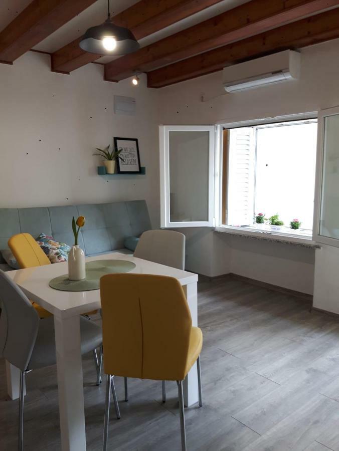 Fina M Studio Apartman Kali Buitenkant foto
