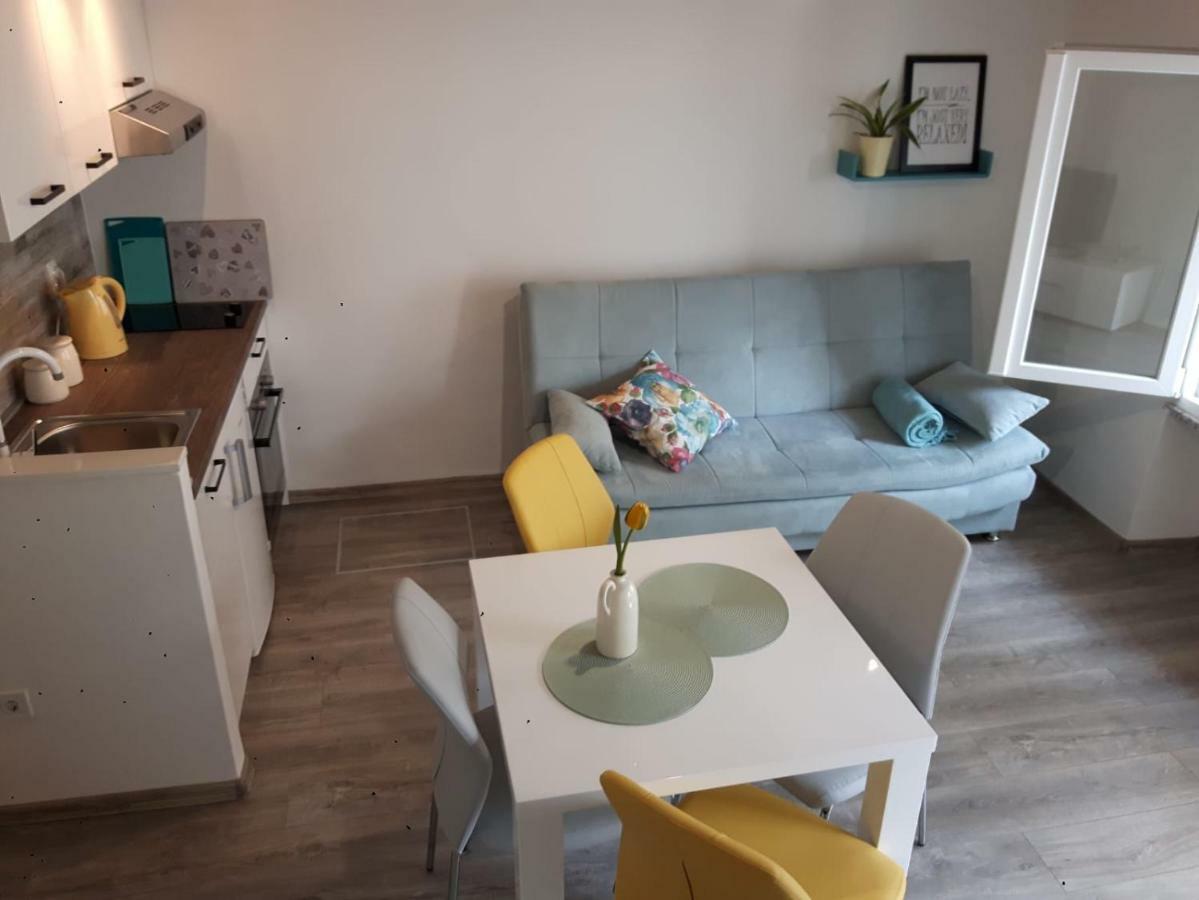 Fina M Studio Apartman Kali Buitenkant foto